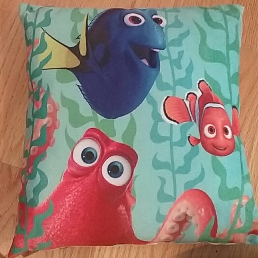 Finding dori pillow❤5 for $10❤
